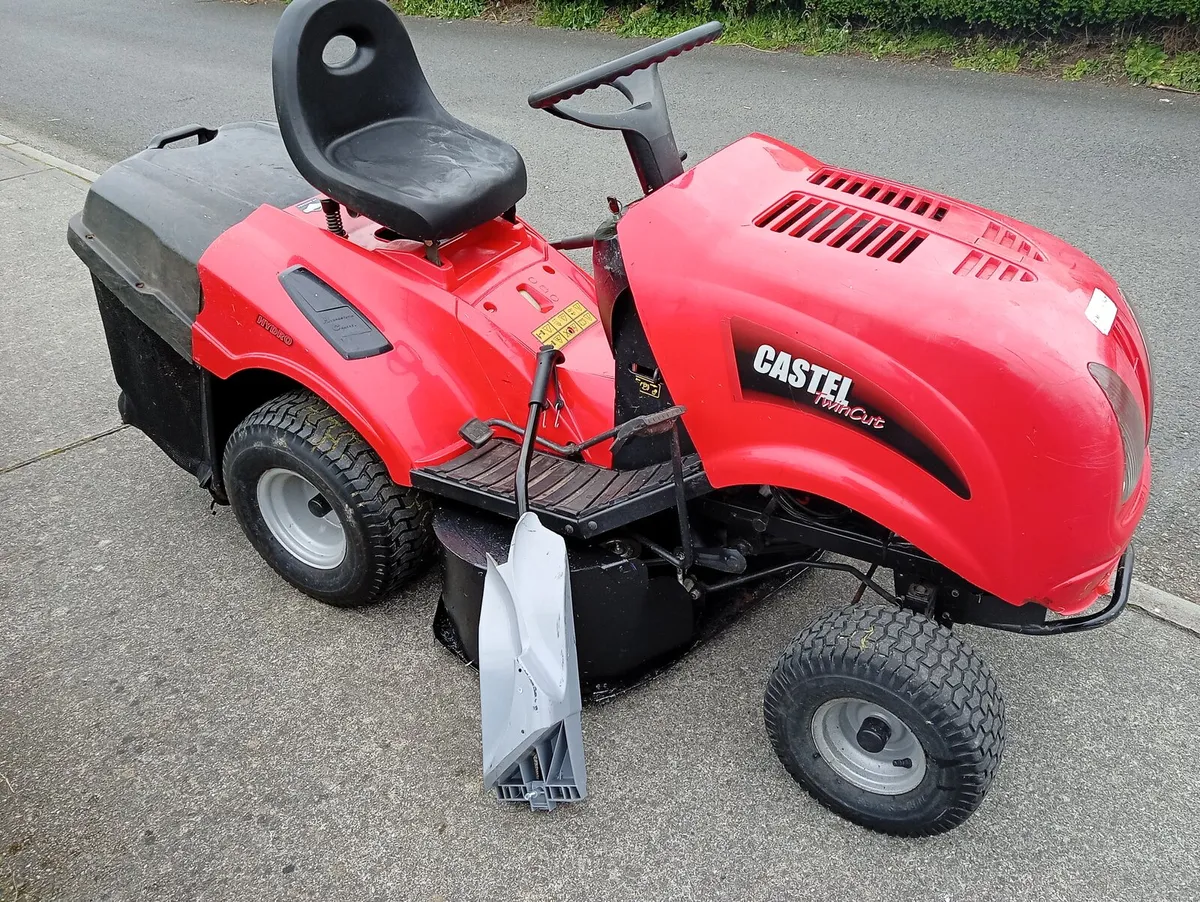 Castlegarden ride on lawnmower - Image 1