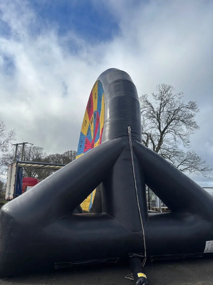 Bouncy castle - inflatable dart board - Airquee - Image 3