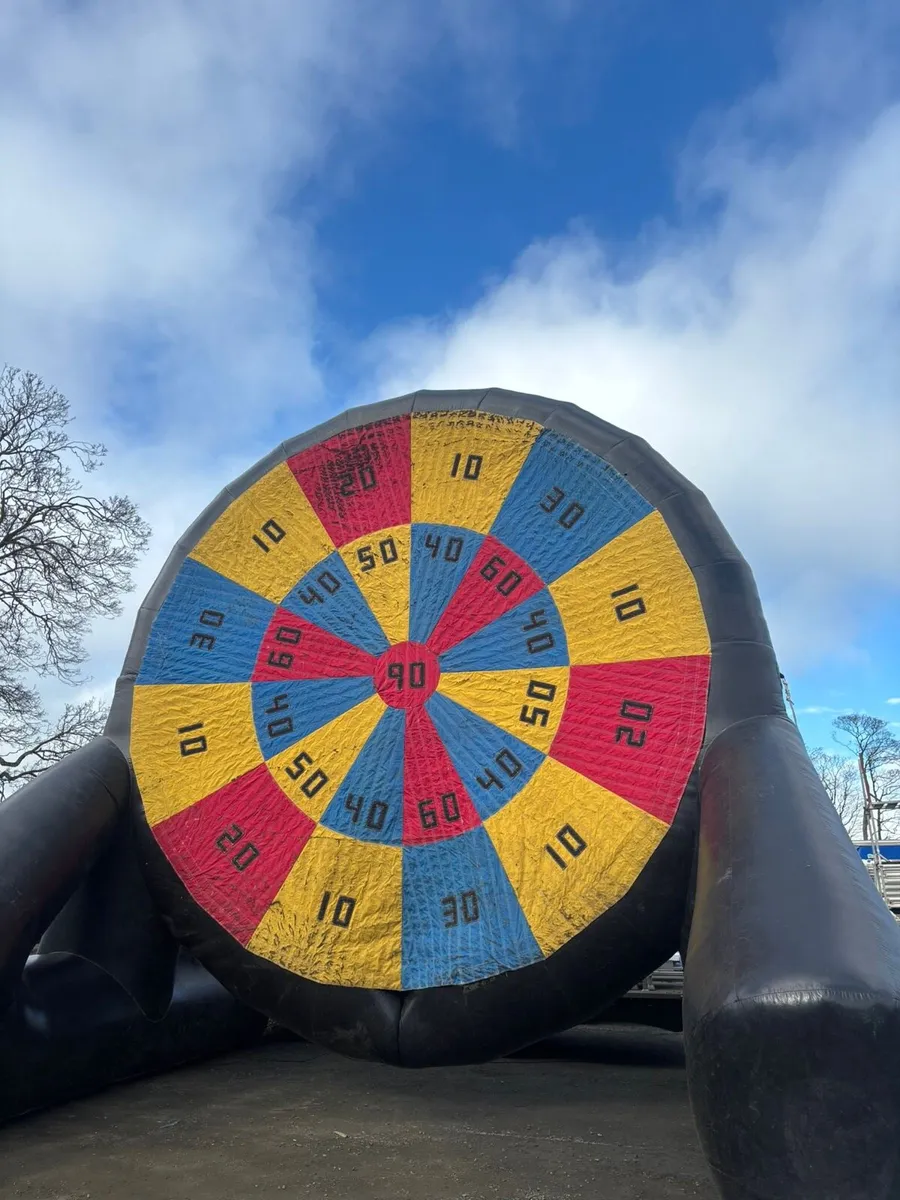 Bouncy castle - inflatable dart board - Airquee - Image 4