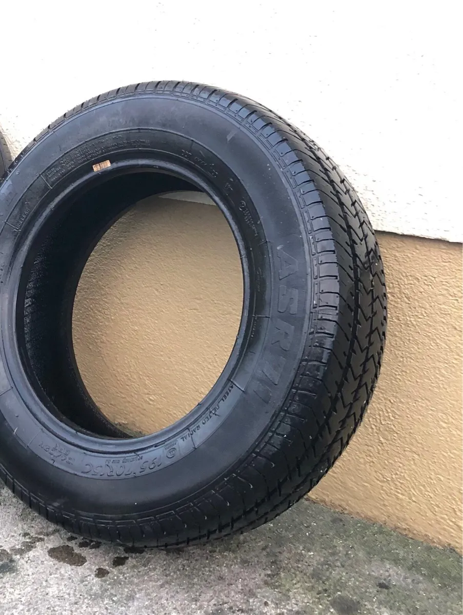 195/70/15c Tyre - Image 3
