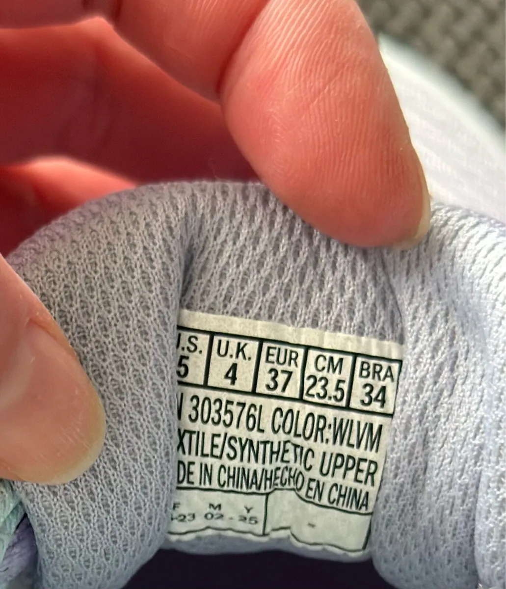 Sketchers trainer size 37 pastel lavender & mint - Image 3