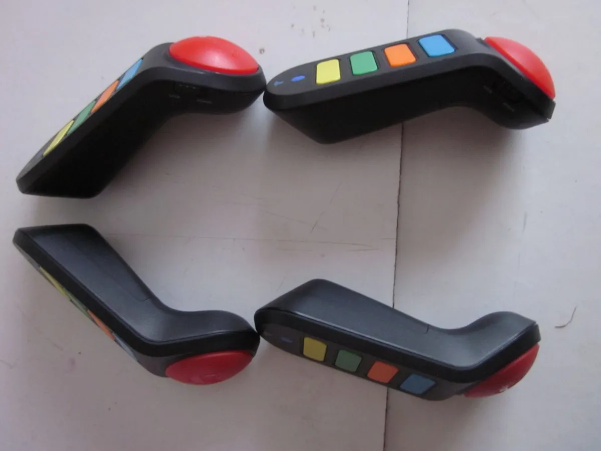 Four Wireless Buzz Buzzers Controllers - Image 3