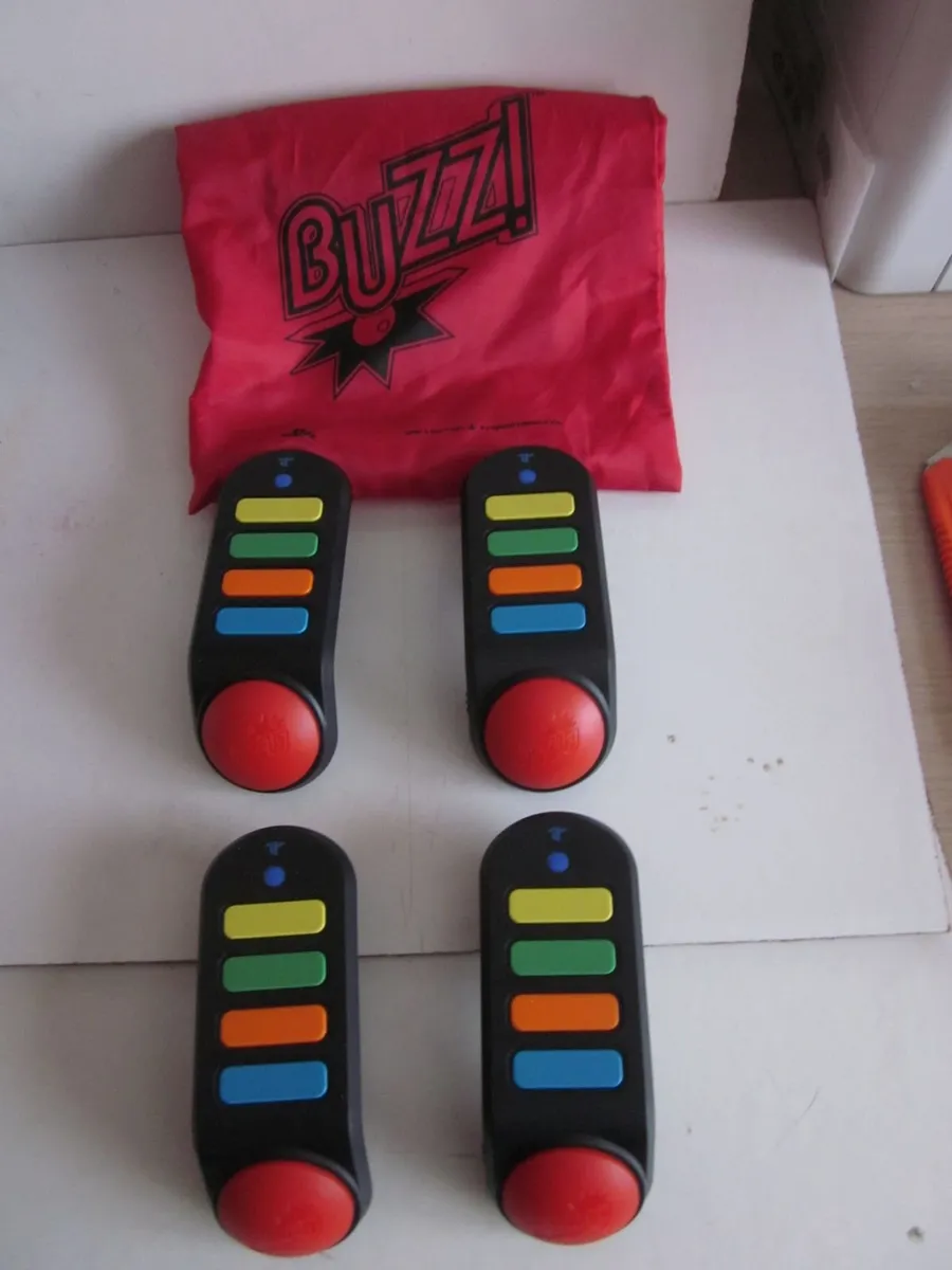 Four Wireless Buzz Buzzers Controllers - Image 1