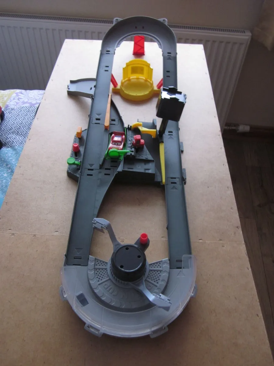 Disney Pixar Cars Piston Cup Action Speedway - Image 2