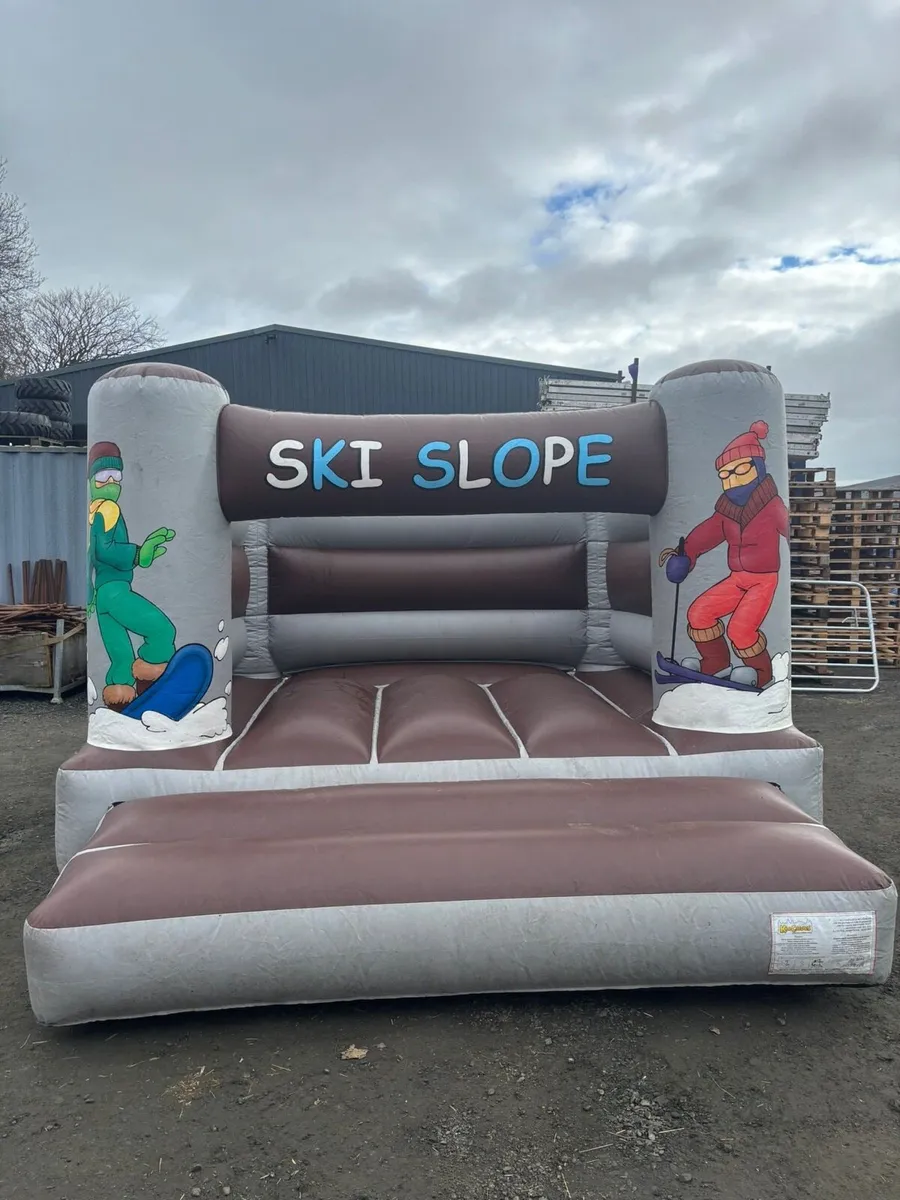 Bouncy castle - Image 2