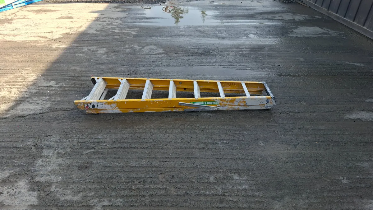 7 Tread Step Ladder - Image 4