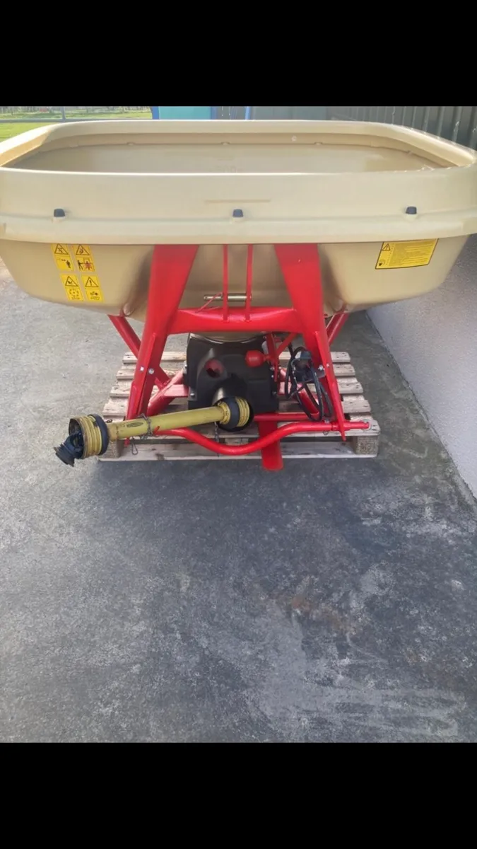 Fertiliser spreader - Image 3