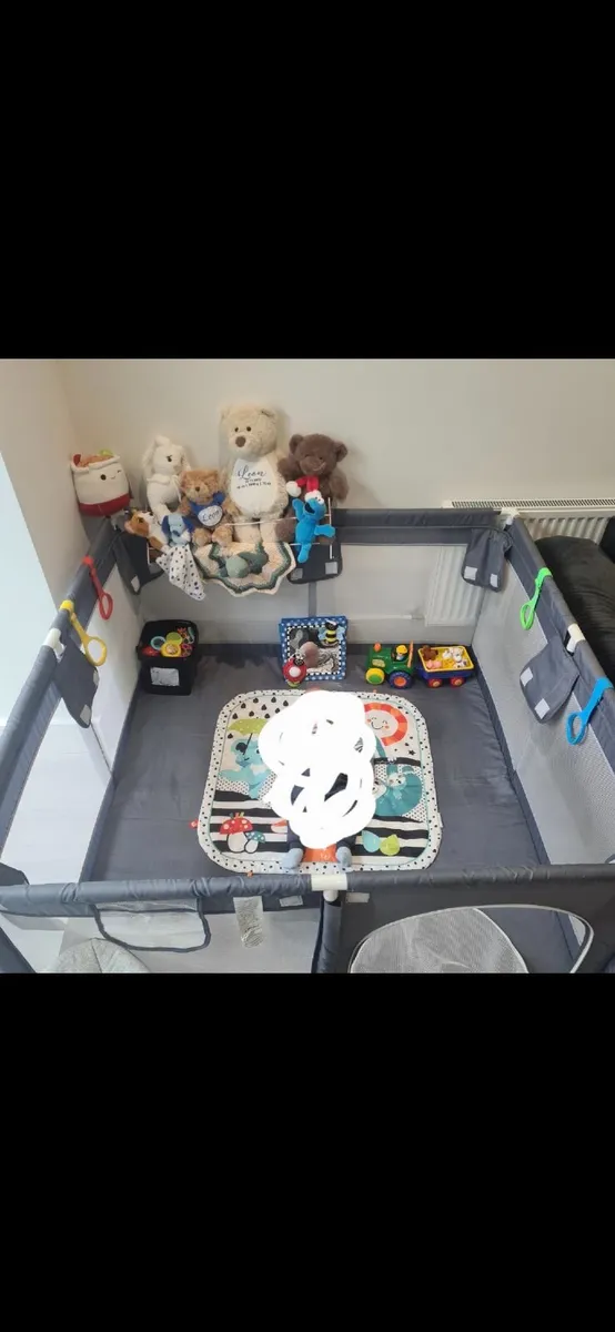 Play pen - Image 1