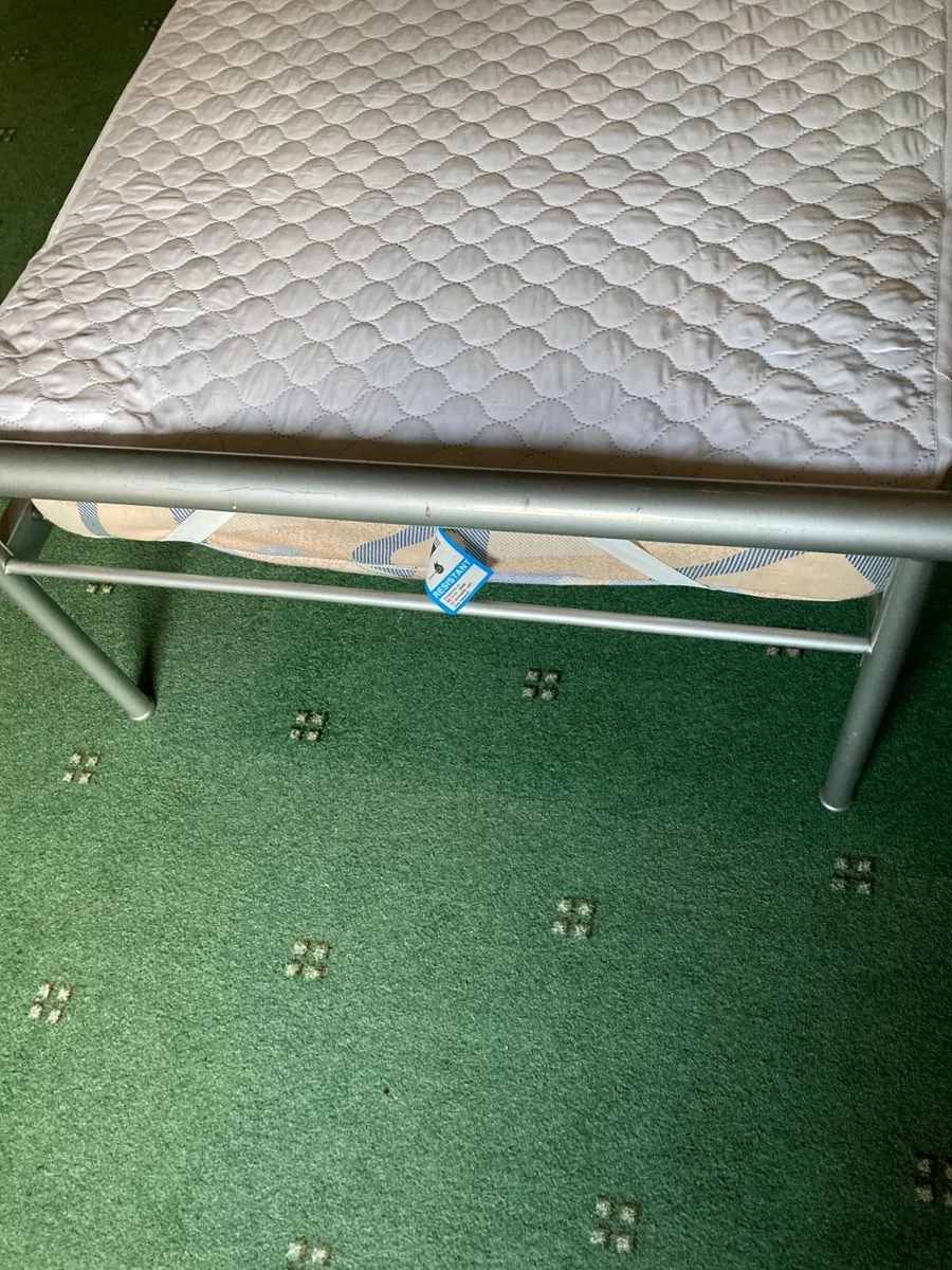 Beds with mattresses included - Image 2