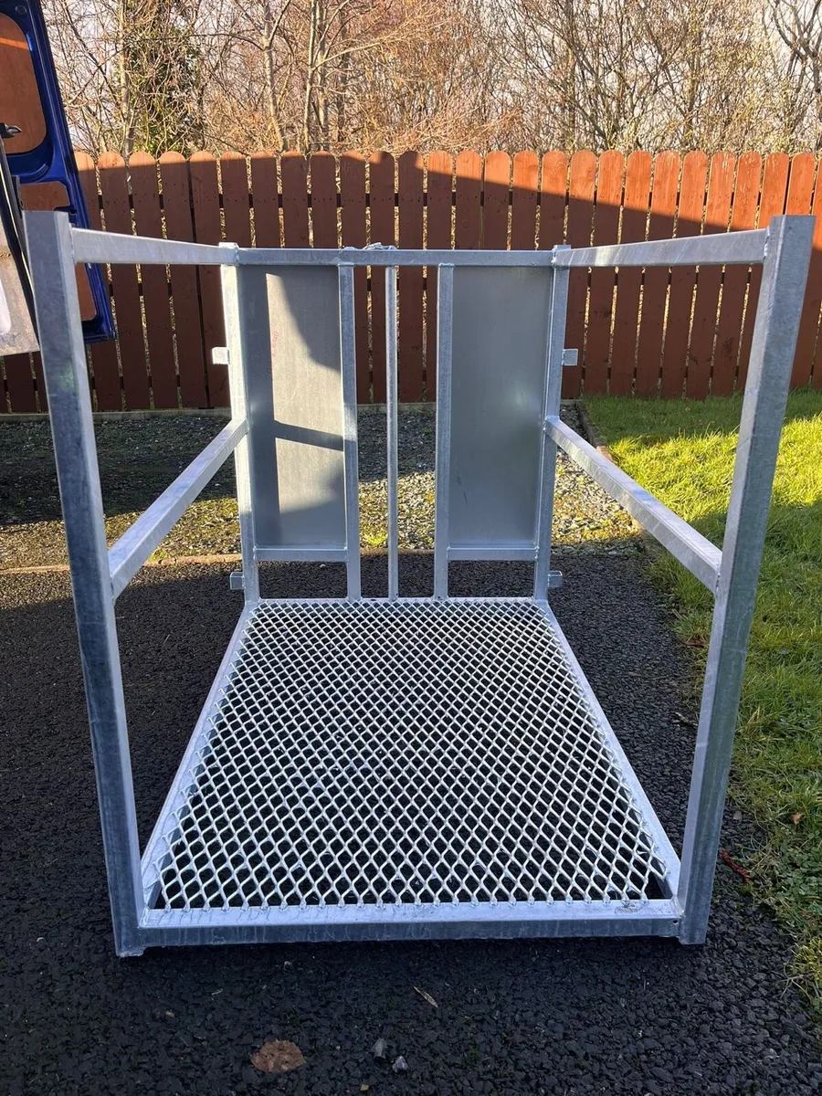 Lamb Foster / Adoption Crate - Image 3