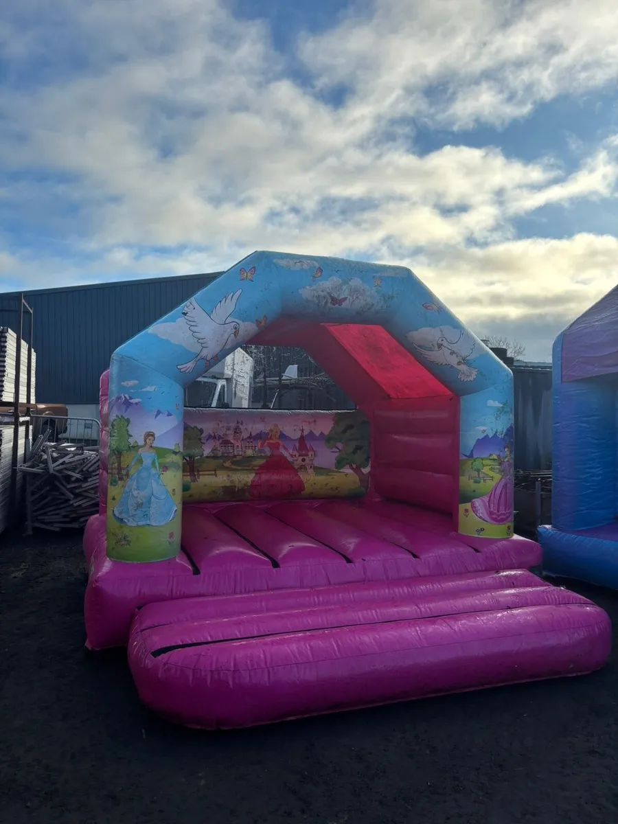 Bouncy castle 12x12 princess - Airquee - Image 2