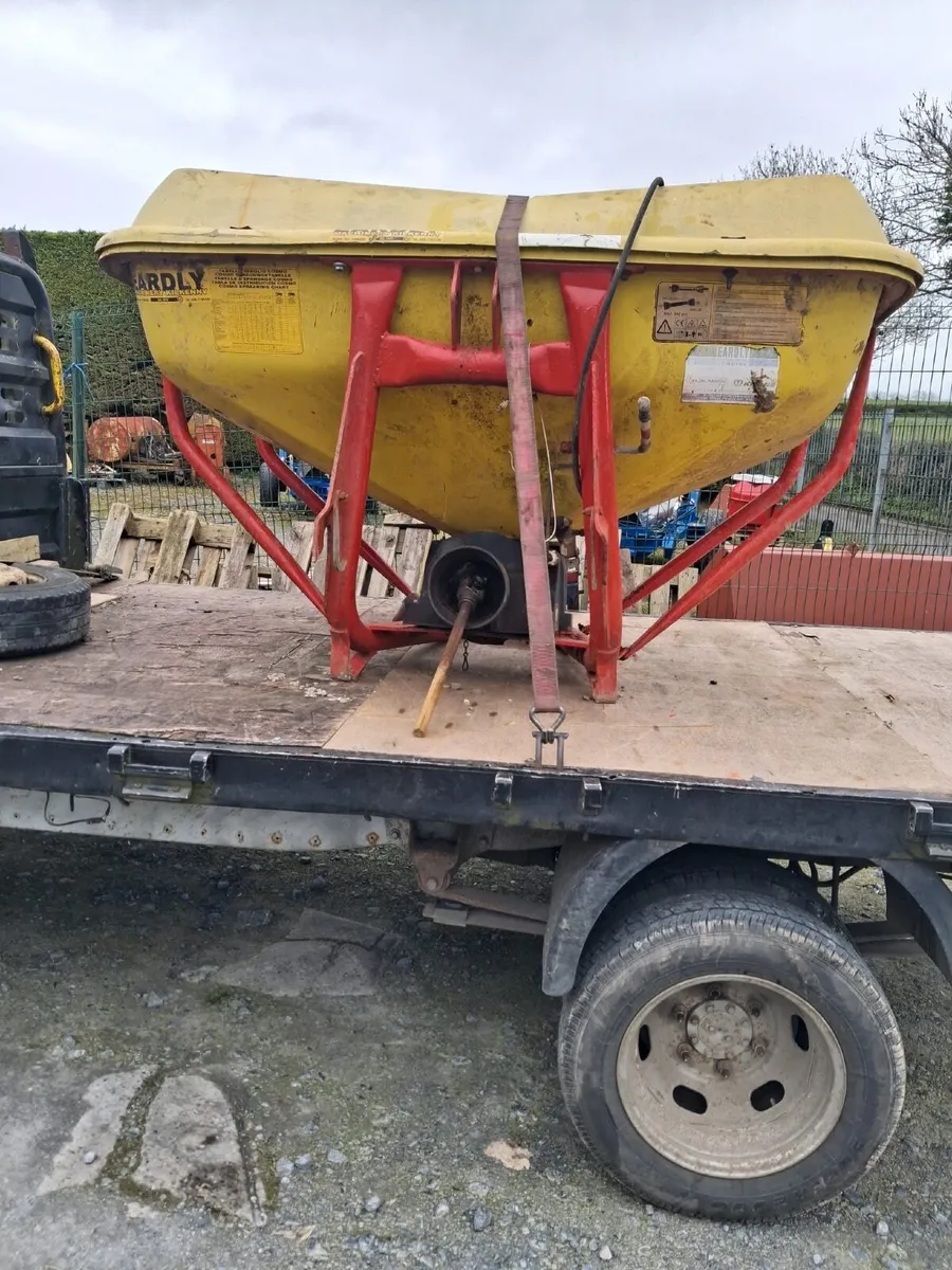 Wagtail Spreader second Hand 1.25 Tonne - Image 3