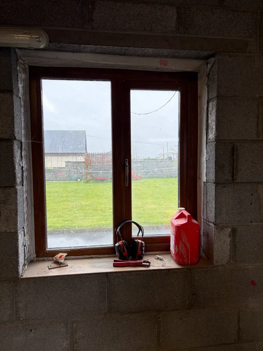 Roller door and windows and door - Image 4