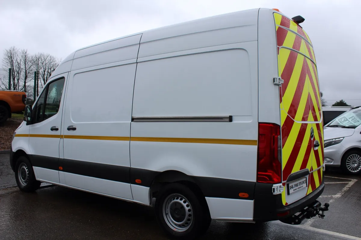 2024 Mercedes-Benz Sprinter 315 L2H2 - Image 3