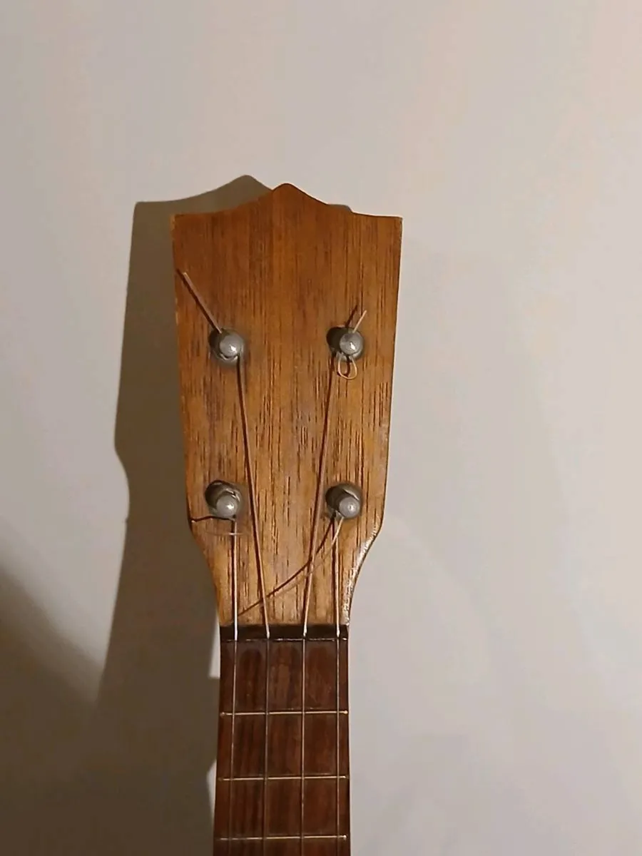 Ukelele - Image 4