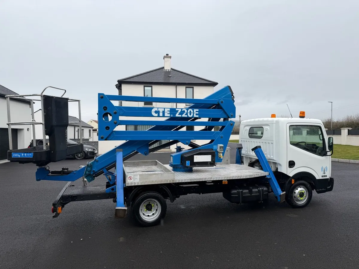 Nissan cabstar 20m cherry picker only 19k miles - Image 4