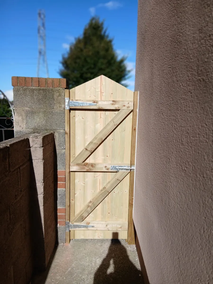 Side gates. - Image 3