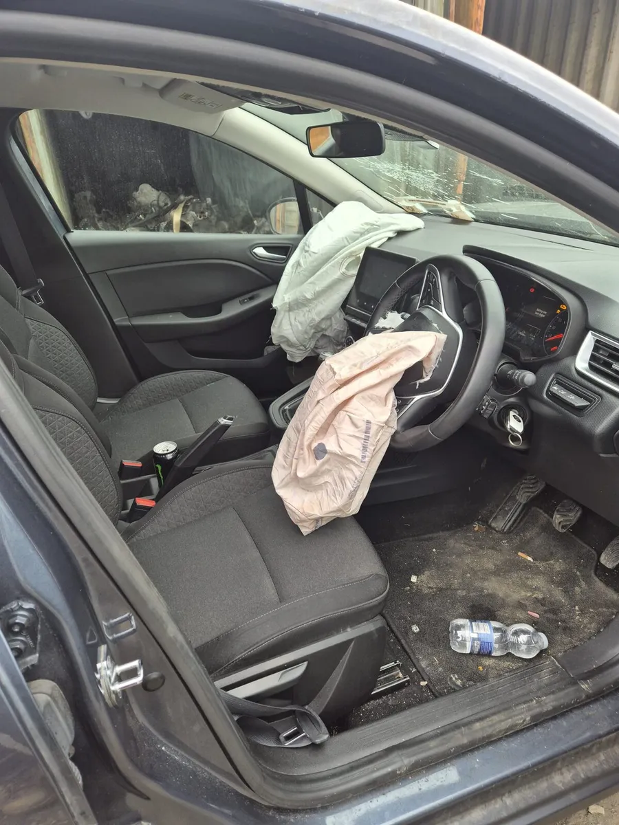 Renault Clio - Breaking only - Image 3