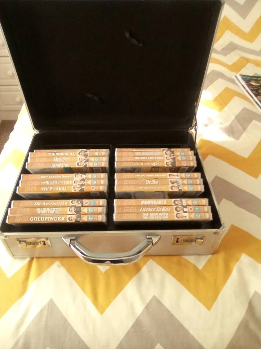 NEW   20. JAMES. BOND.  D.V.D S.  IN. LOVELY. CASE - Image 1