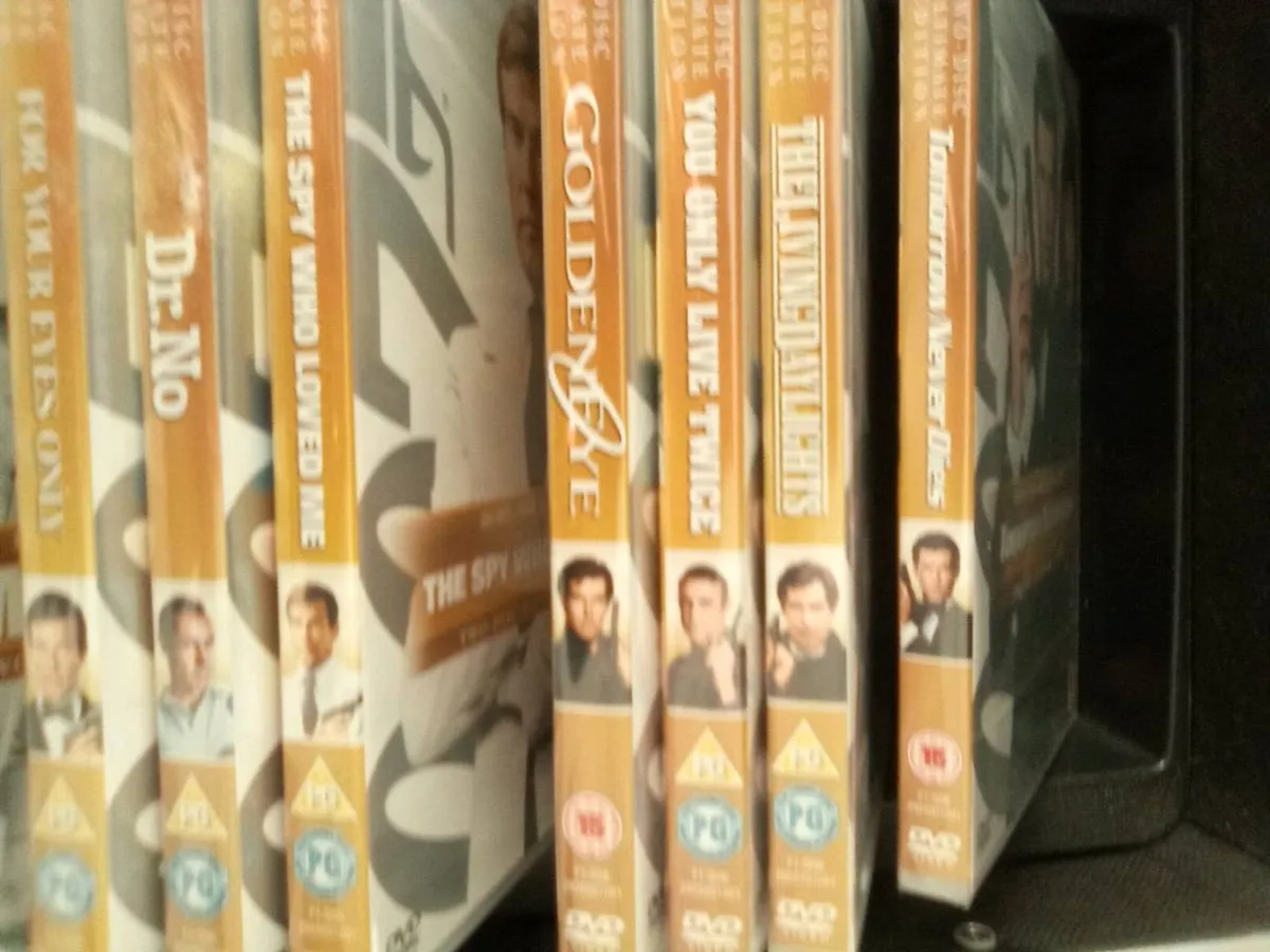 NEW   20. JAMES. BOND.  D.V.D S.  IN. LOVELY. CASE - Image 3