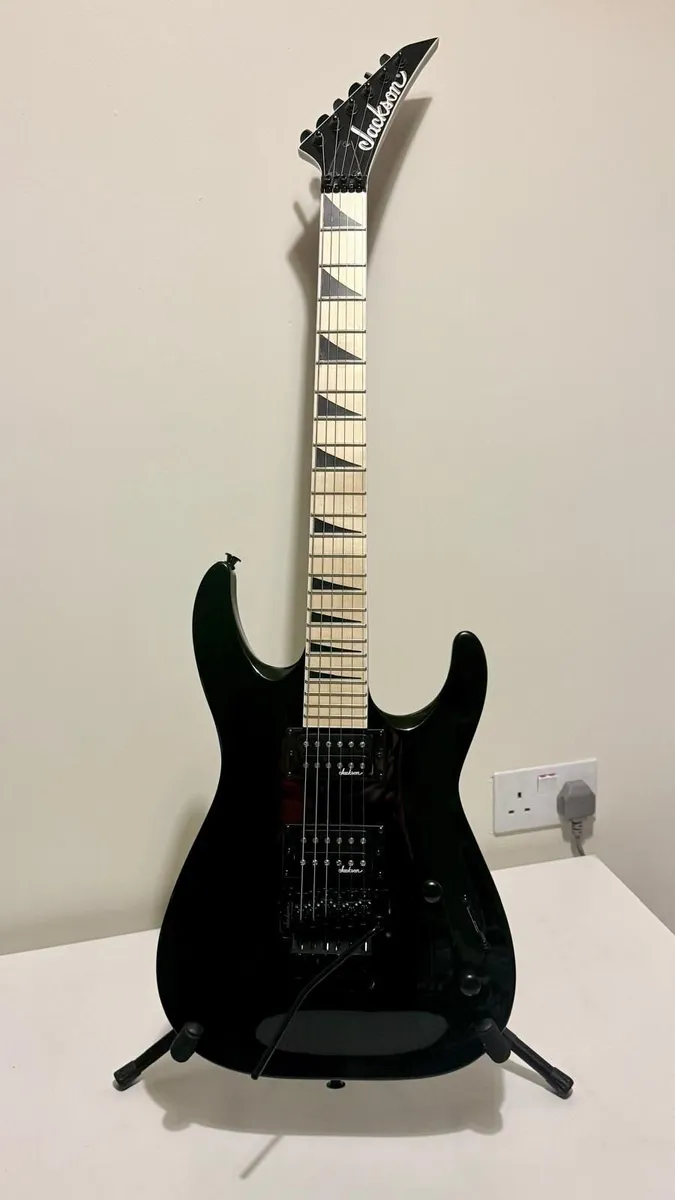 Jackson JS32 DKA-M JS-Series Dinky Archtop Black - Image 1