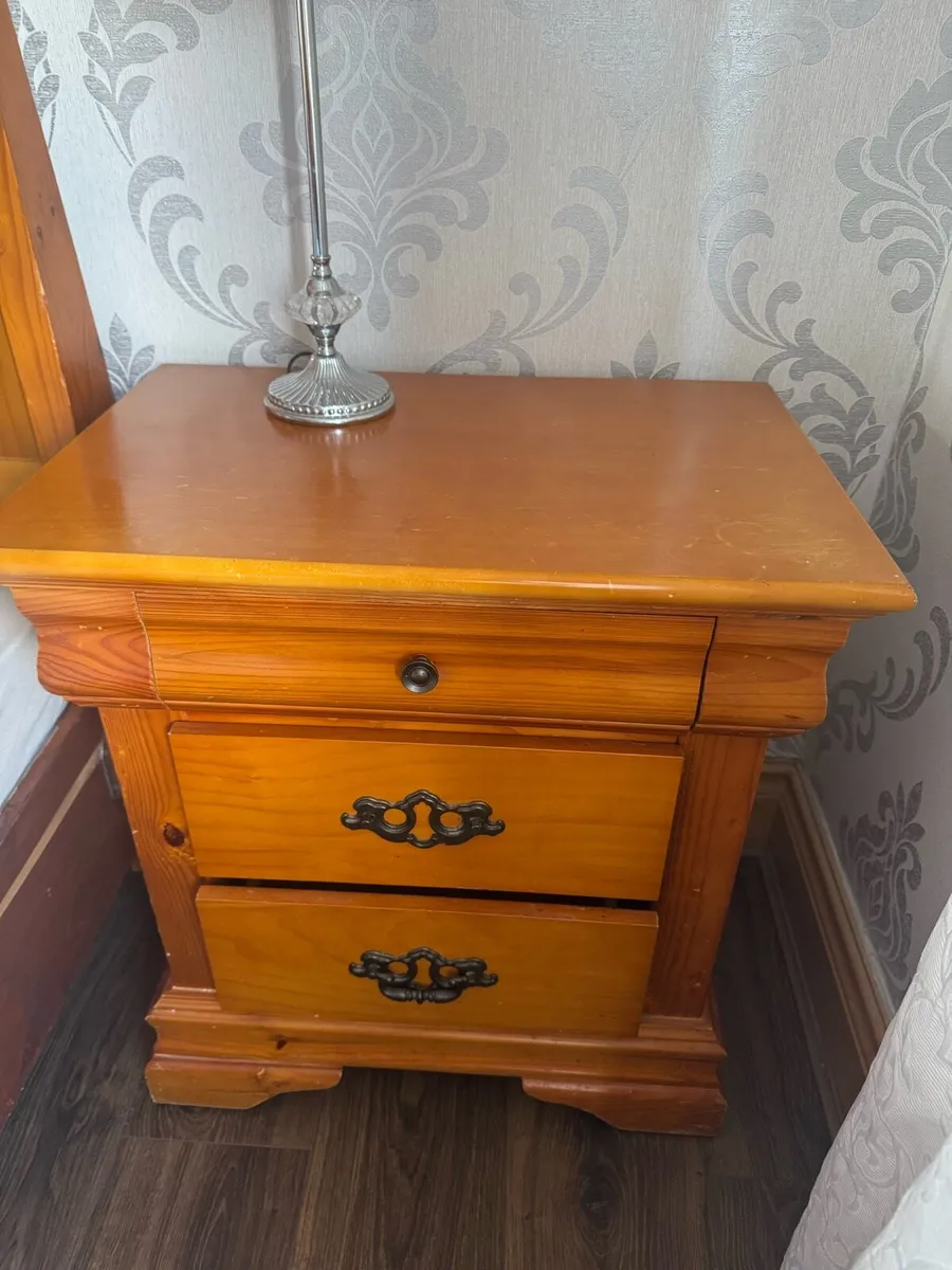 Bedroom set 2 lockers chest of drawers and mirror - Image 2