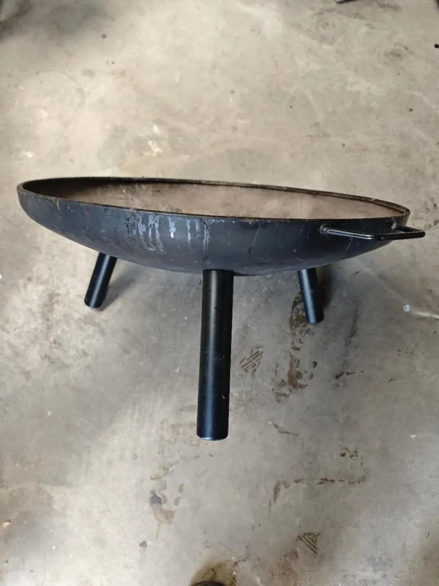 fire pit with tripod grill + various tools Dublin - Image 4