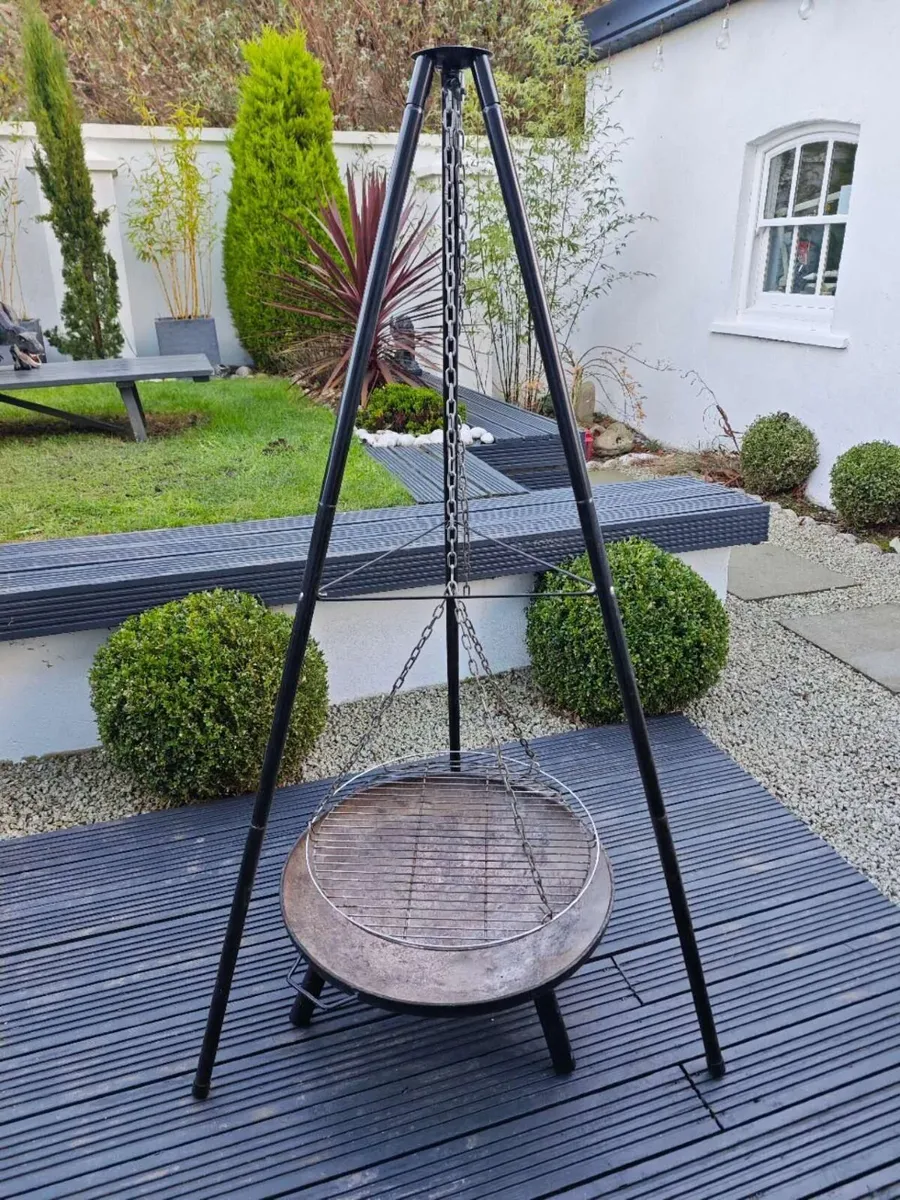 fire pit with tripod grill + various tools Dublin - Image 1