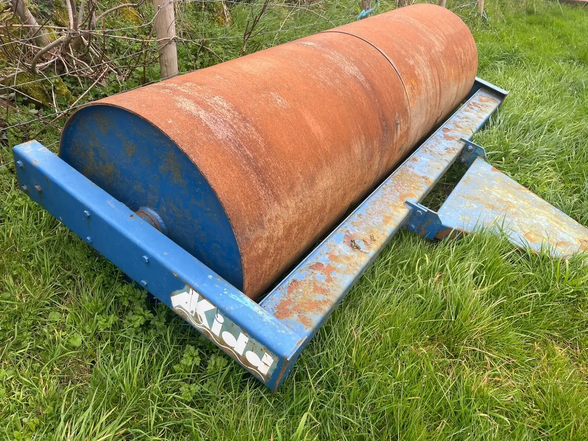 Roller/horse feeder /topper - Image 1