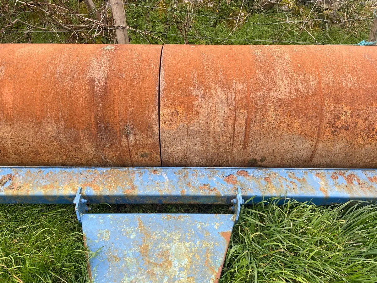 Roller/horse feeder /topper - Image 2