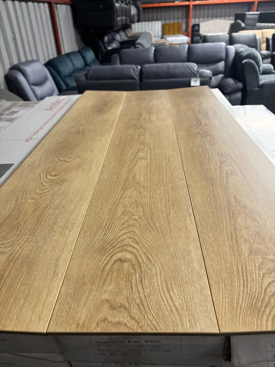 New 12mm Laminated Flooring Free Delivery - Image 4