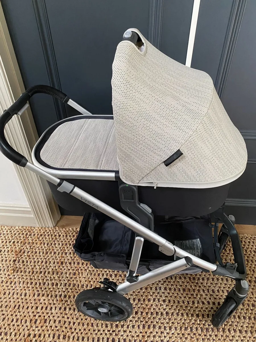 Uppababy Vista V2 Frame & Bassinet - Image 1