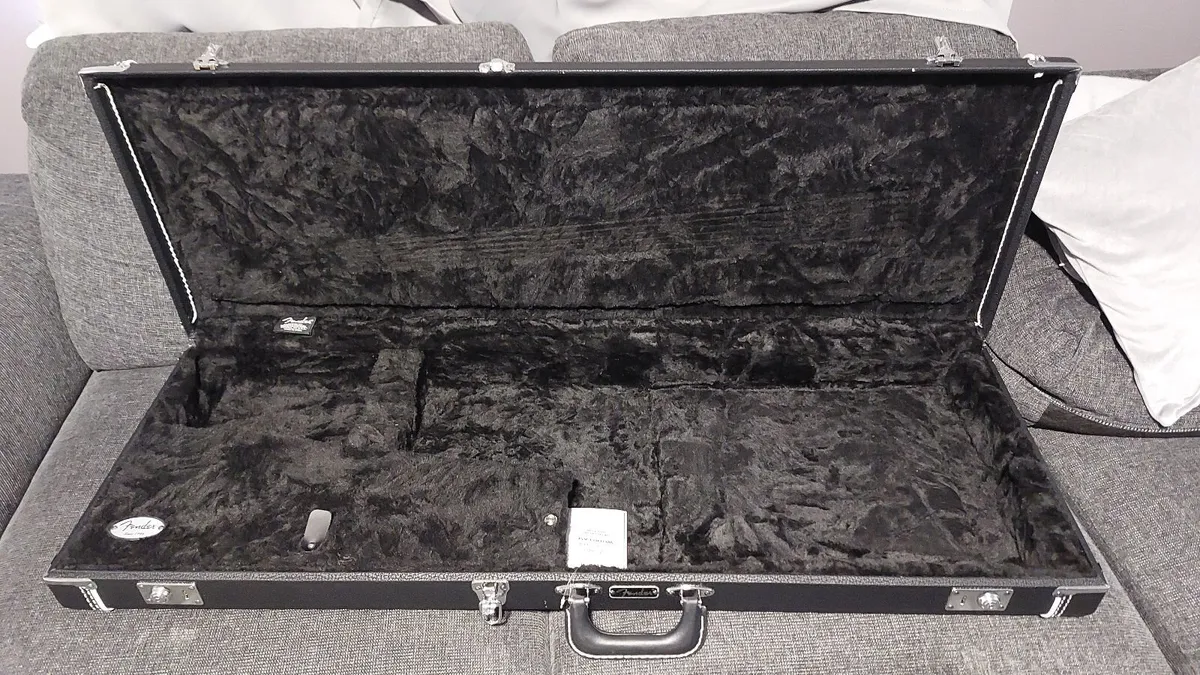 Fender Hard Shell Guitar Case, Tele / Strat - Image 1