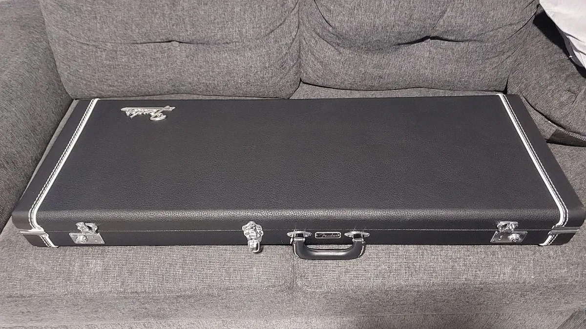 Fender Hard Shell Guitar Case, Tele / Strat - Image 2