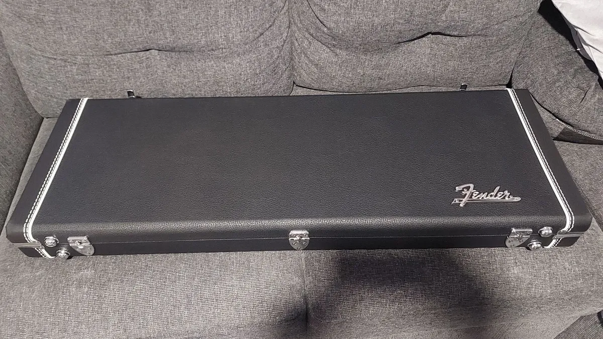 Fender Hard Shell Guitar Case, Tele / Strat - Image 3