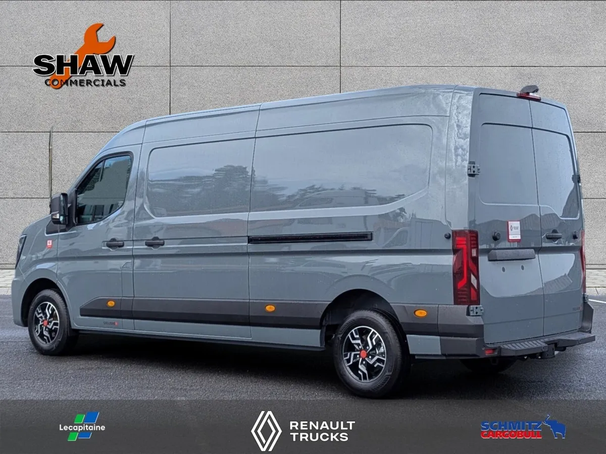 All New Renualt Master Exclusive - Image 4