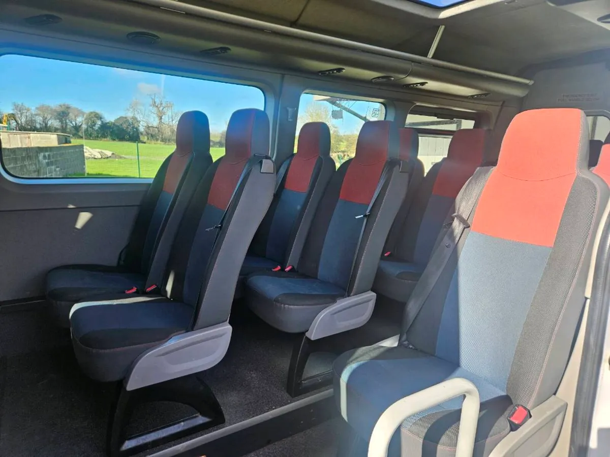 Renault master minibus - Image 4