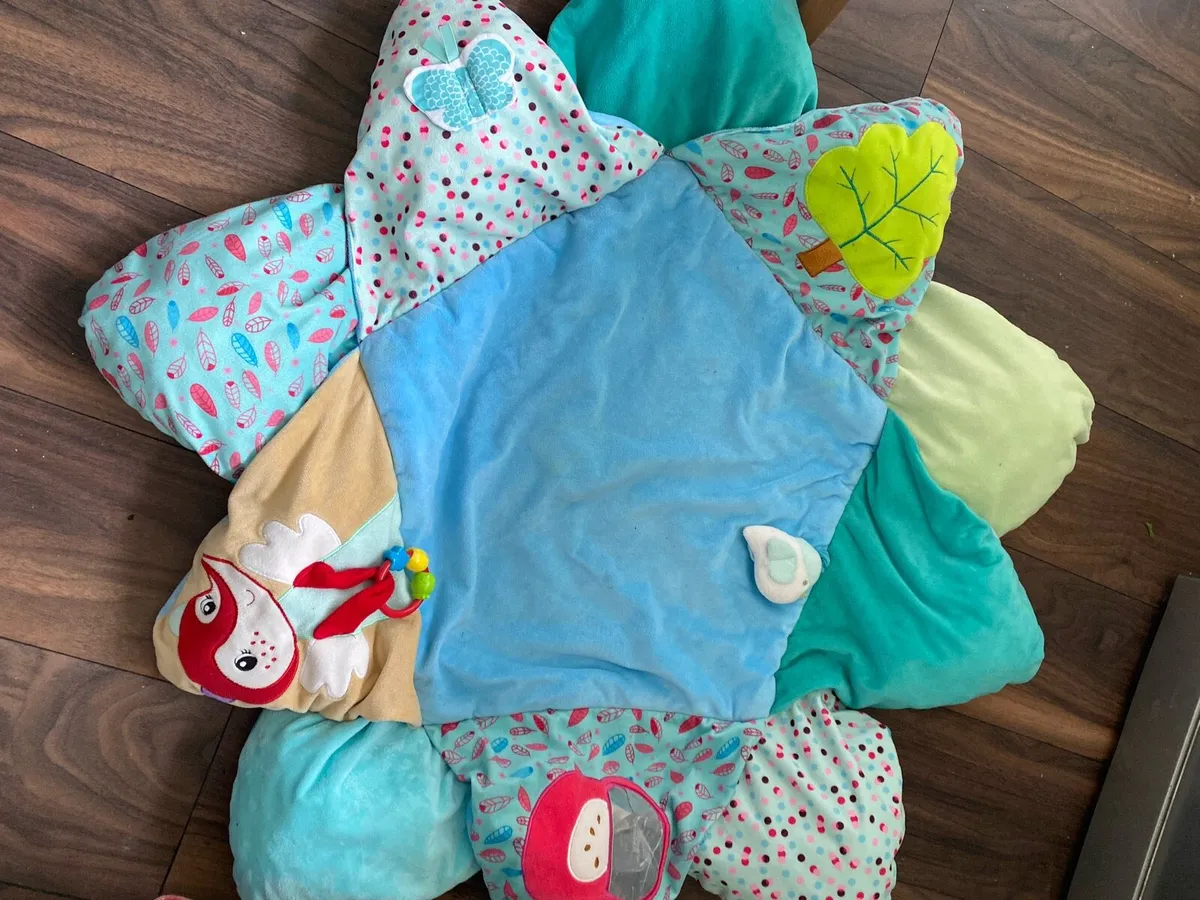 Play mates - Image 4