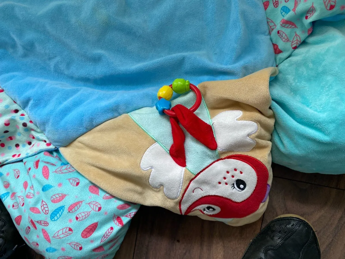 Play mates - Image 2