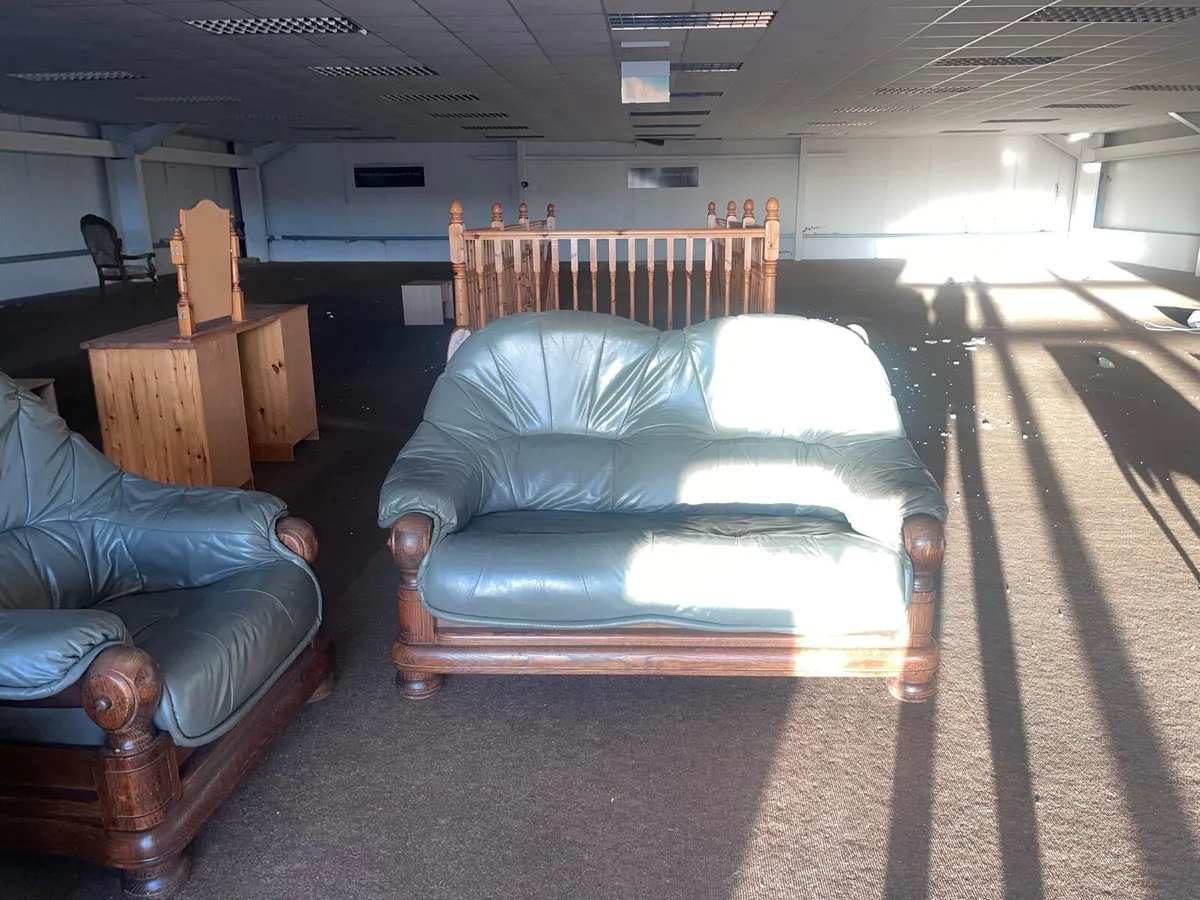 Leather suite - Image 1