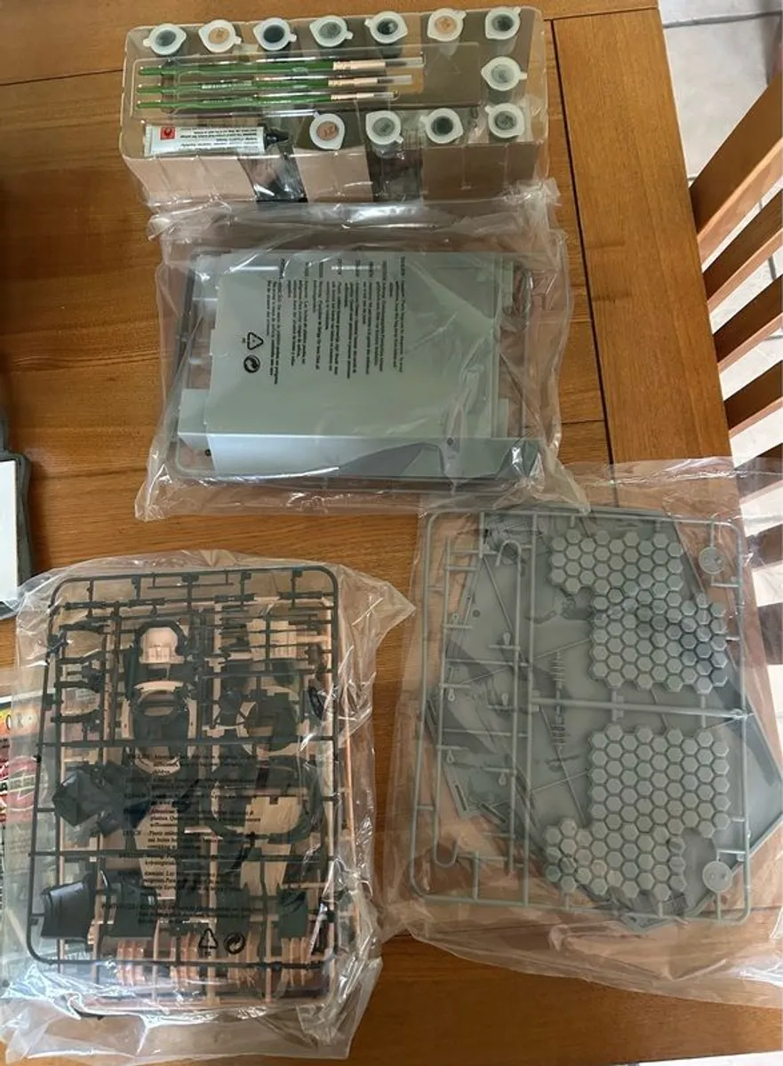 Airfix Doctor Who Daleks in Manhattan  2007  kit - Image 4