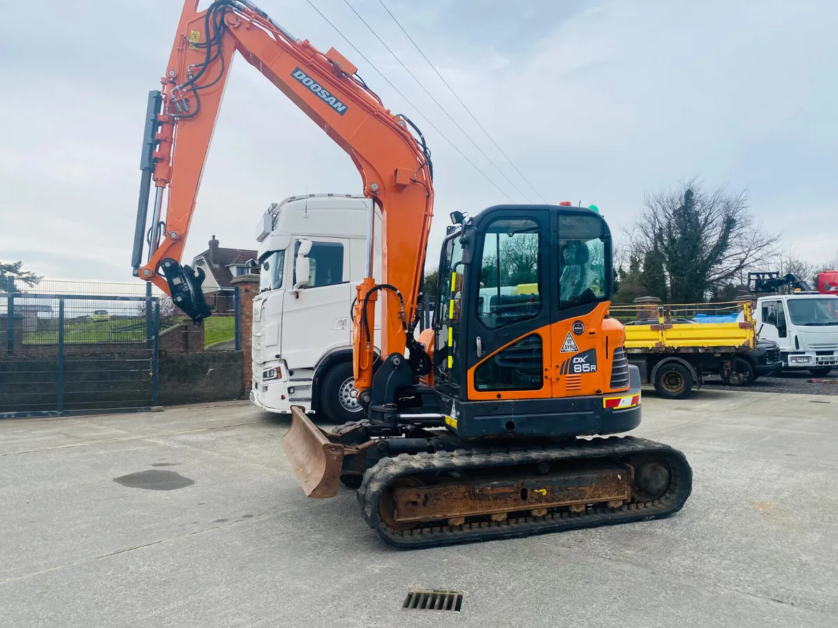 2020 Doosan DX85R track machine - Image 2
