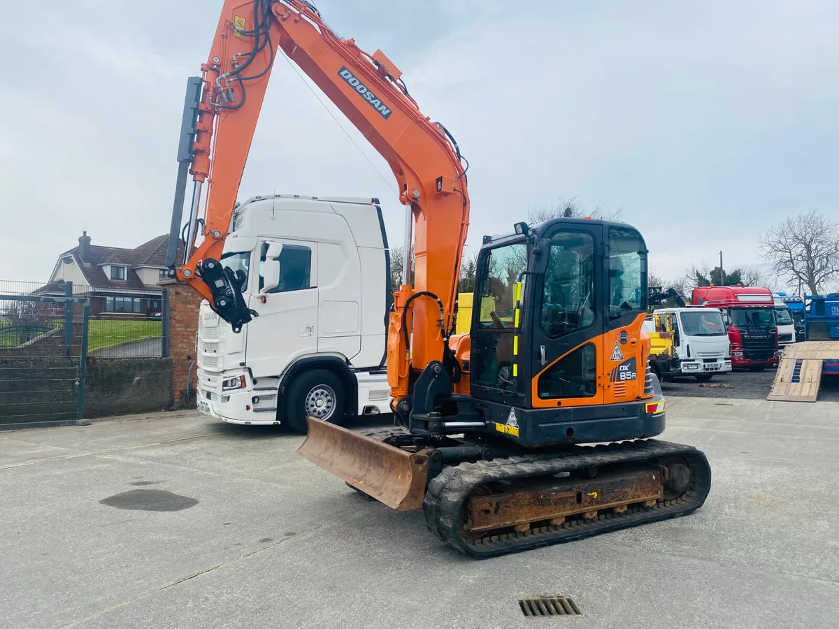 2020 Doosan DX85R track machine - Image 1