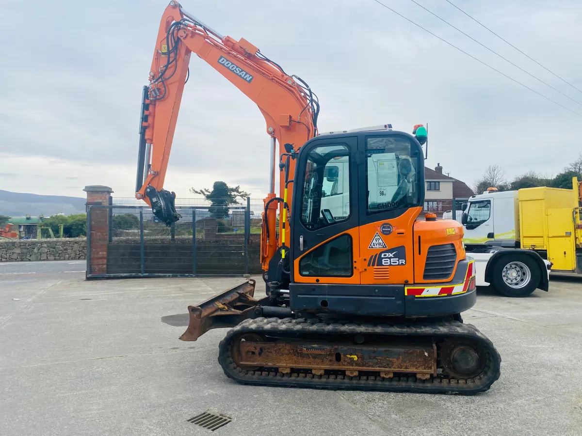 2020 Doosan DX85R track machine - Image 3