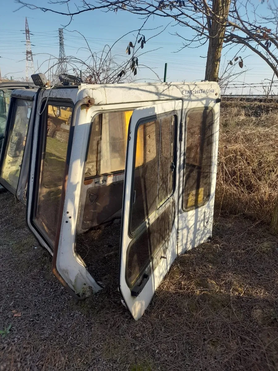 Hitachi cabs - Image 3