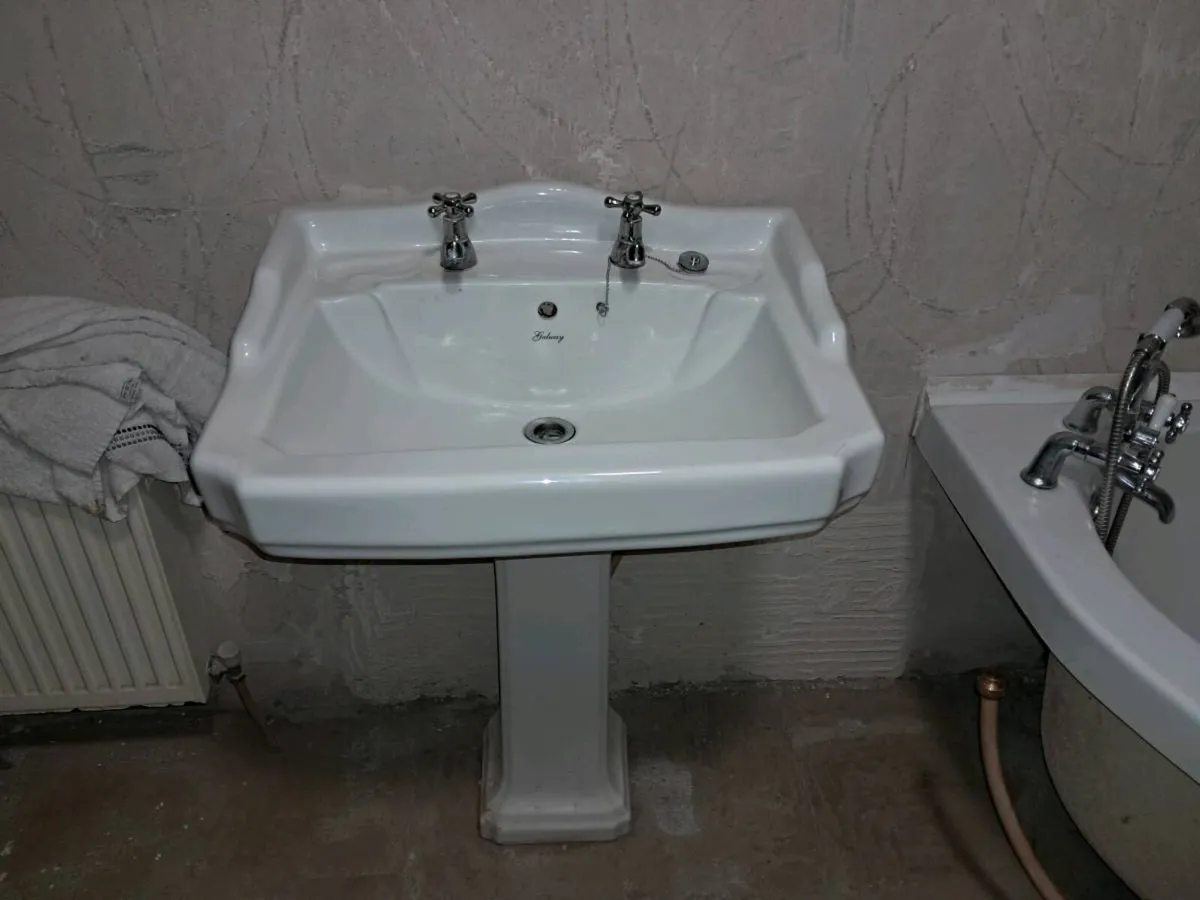 Sink with pedestal  and corner  bath with taps. - Image 2
