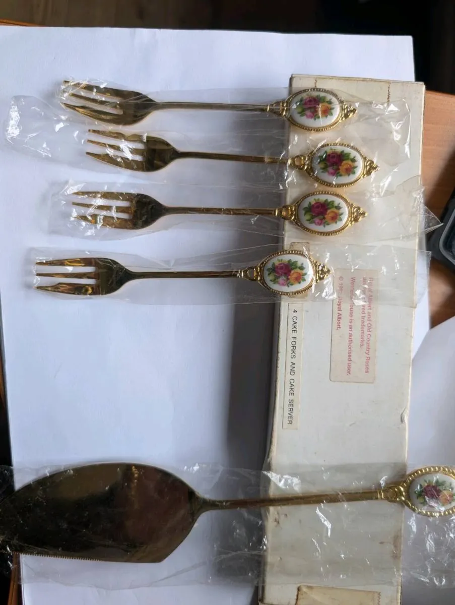 Royal Albert Old Country Roses Fork and Server - Image 1