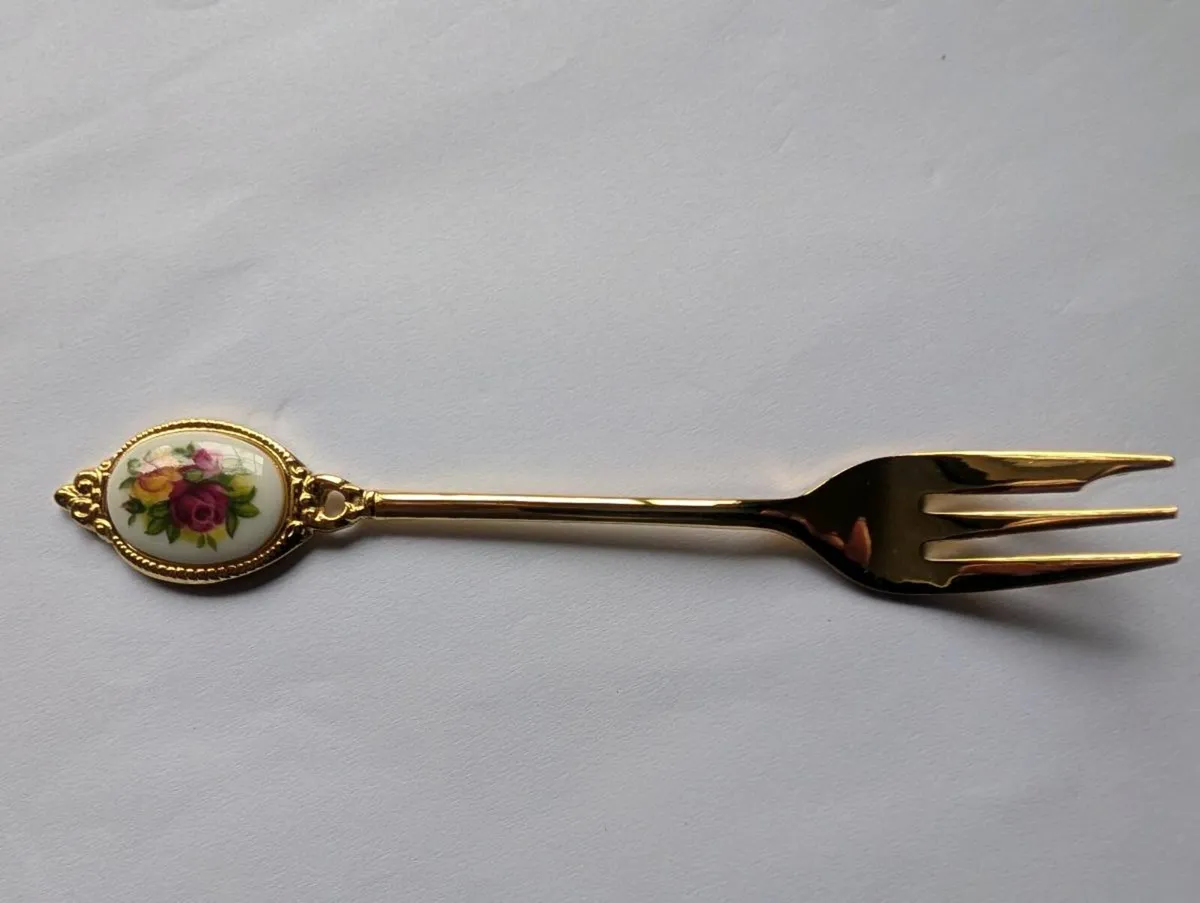 Royal Albert Old Country Roses Fork and Server - Image 2