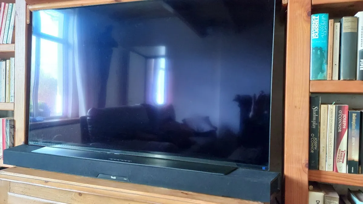 Soundbar and Subwoofer - Image 1