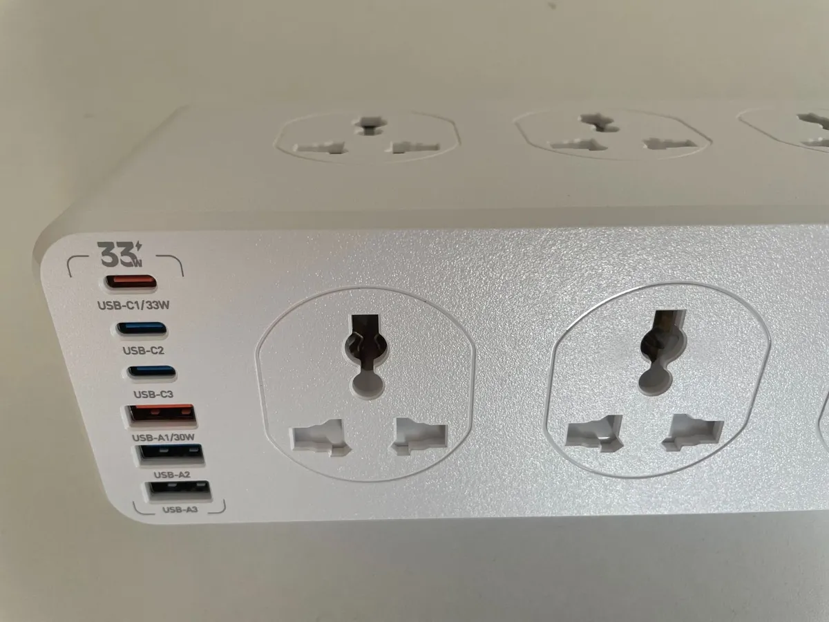 10 Outlet Universal Plugs Power Strip, USB & C x6 - Image 2